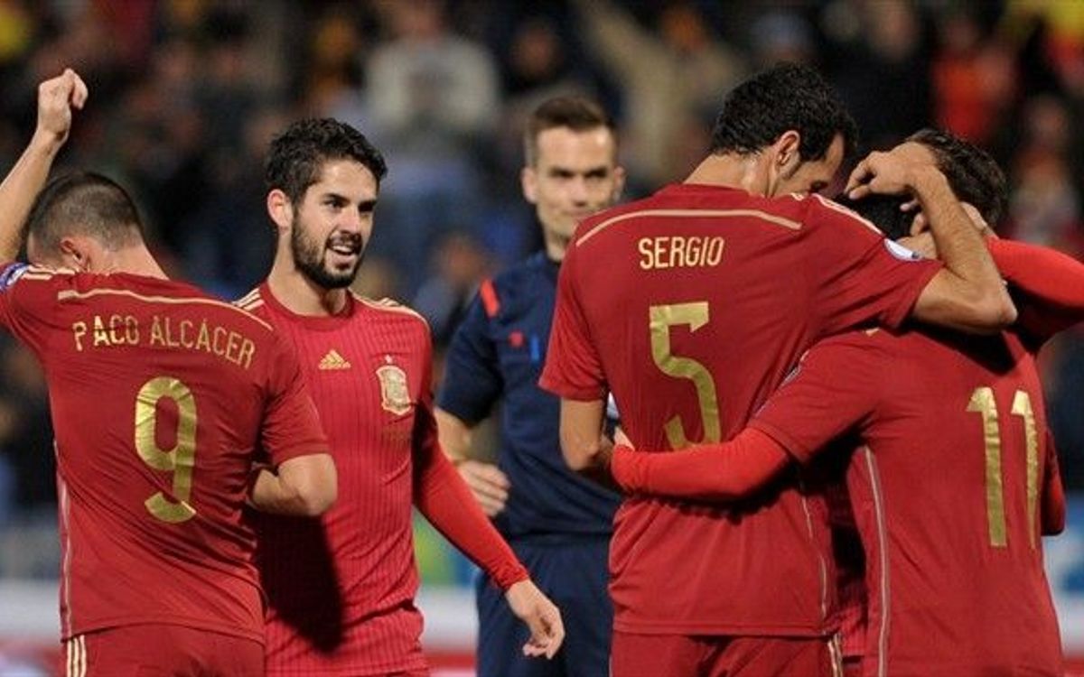Sergio and Pedro score for Spain (3-0)