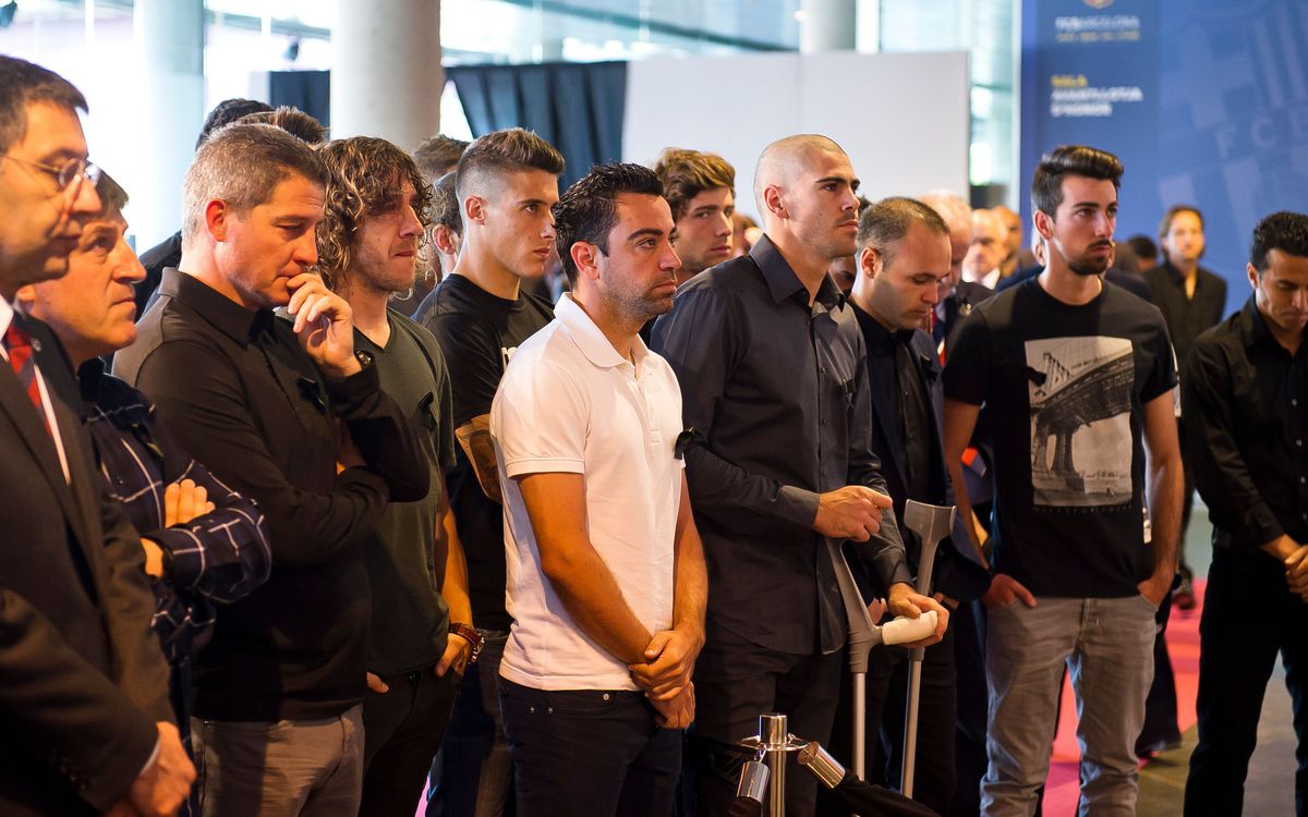 FC Barcelona first team squad pay homage to Tito Vilanova