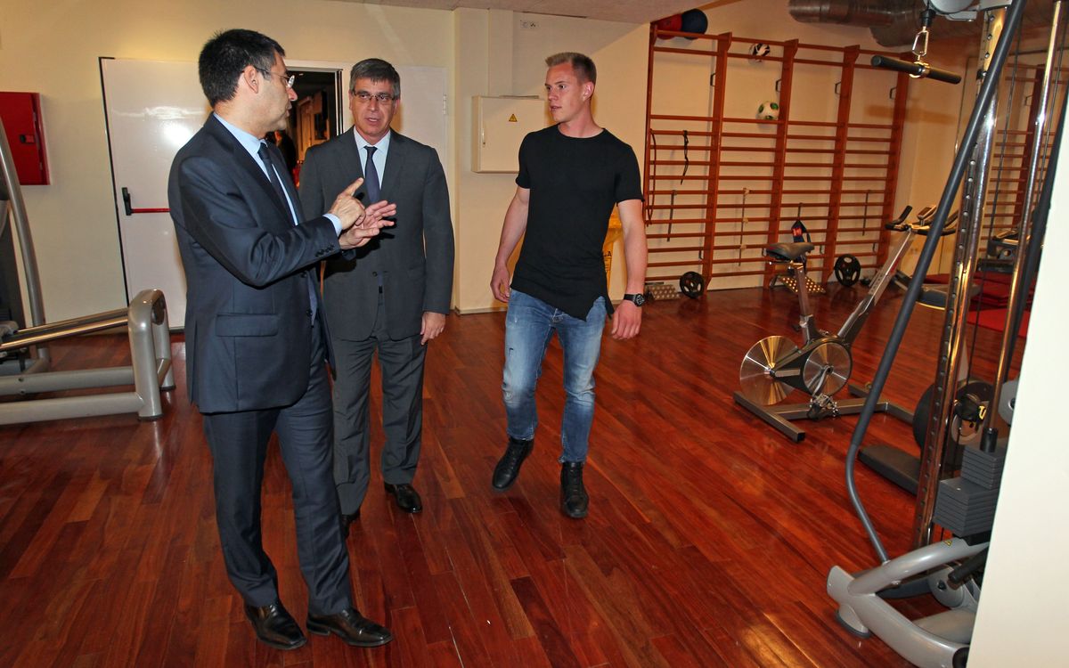 Inside view of Ter Stegen's arrival at FC Barcelona