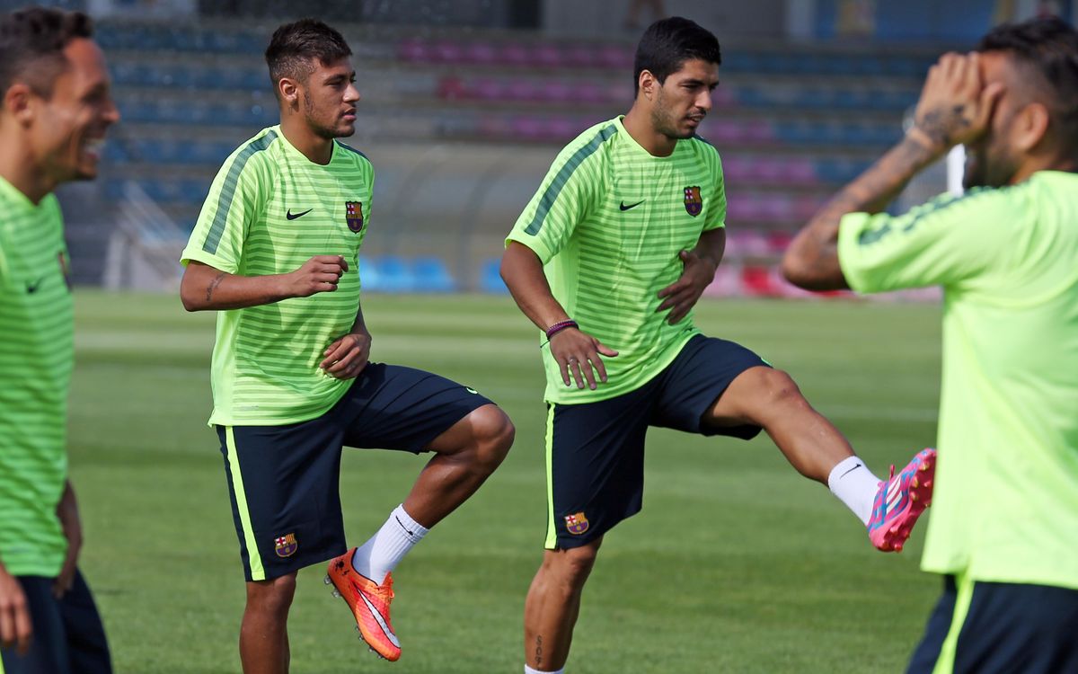 FC Barcelona trains with full squad