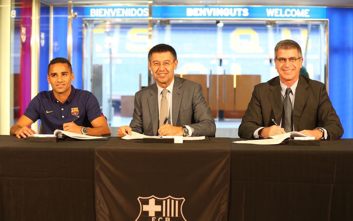 Douglas Pereira signs FC Barcelona contract