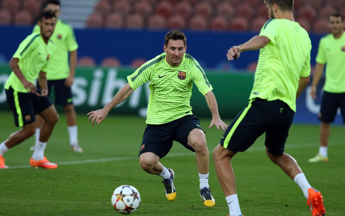 First team trains in Paris