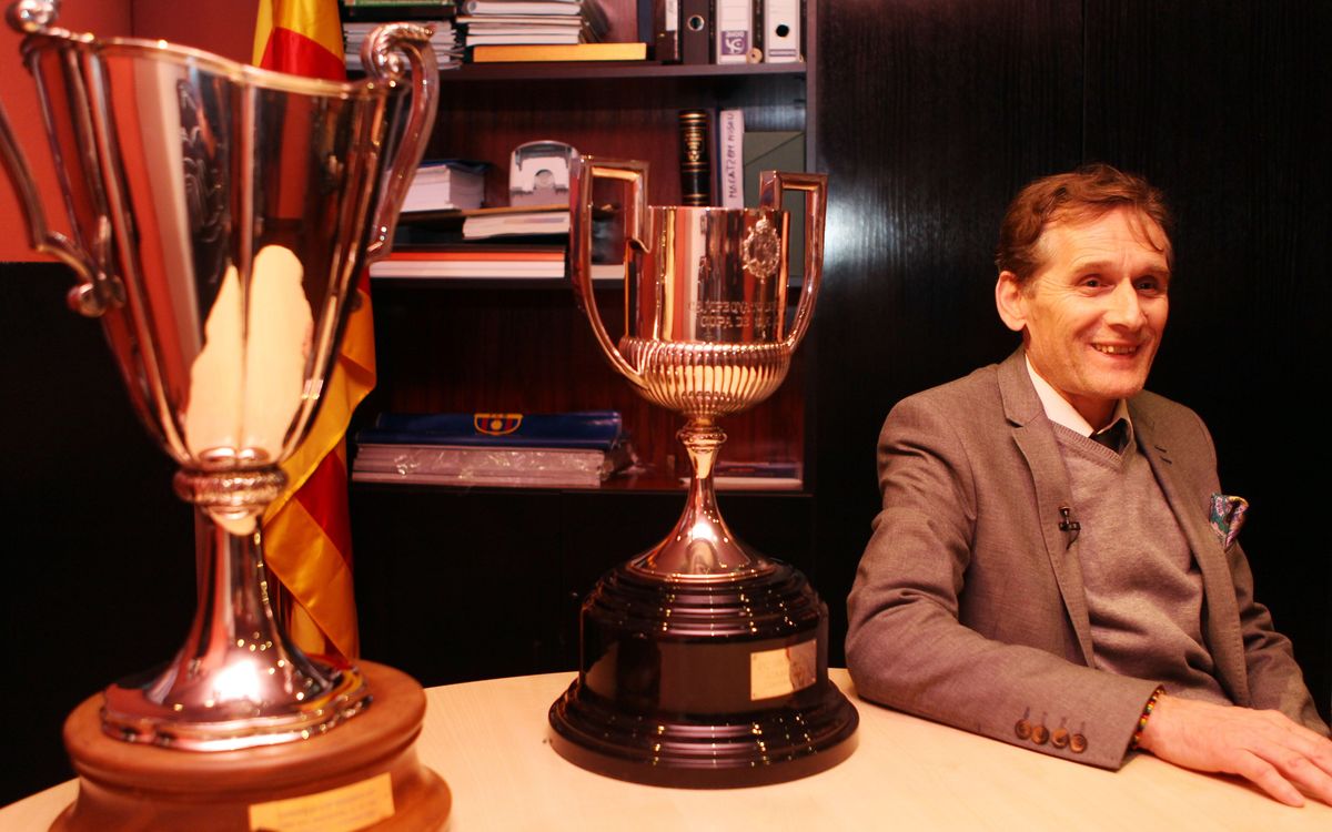 Allan Simonsen relives his accomplishments at the FC Barcelona Museum