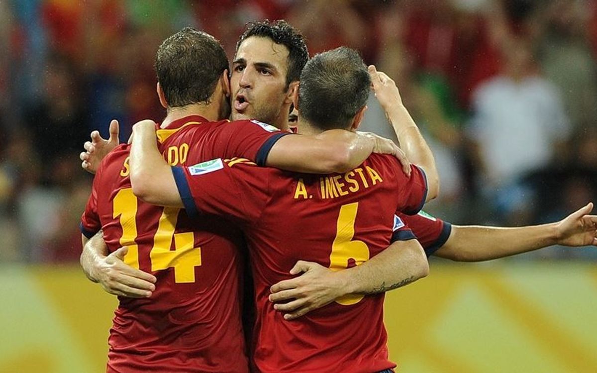 L'Espagne débute par un succès (2-1)