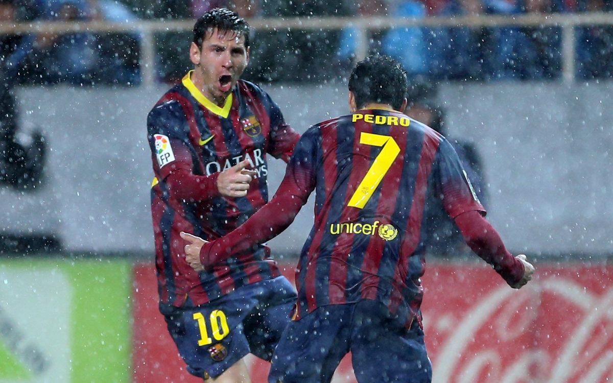 Sevilla FC - FC Barcelona: Important win in the rain(1-4)