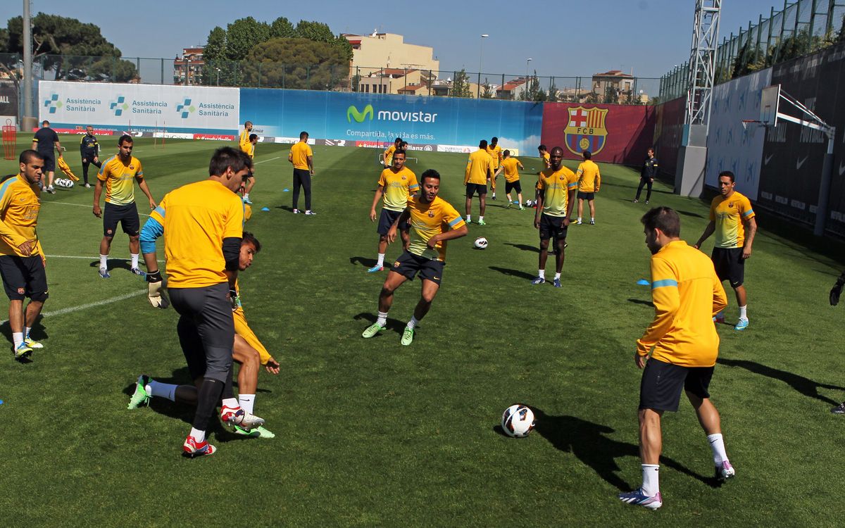 Leo Messi does physiotherapy