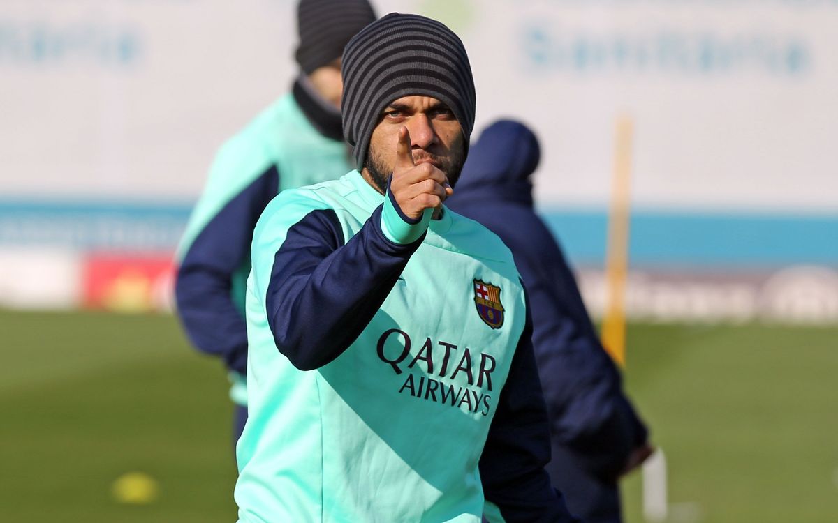 Adriano and Alves join squad for training