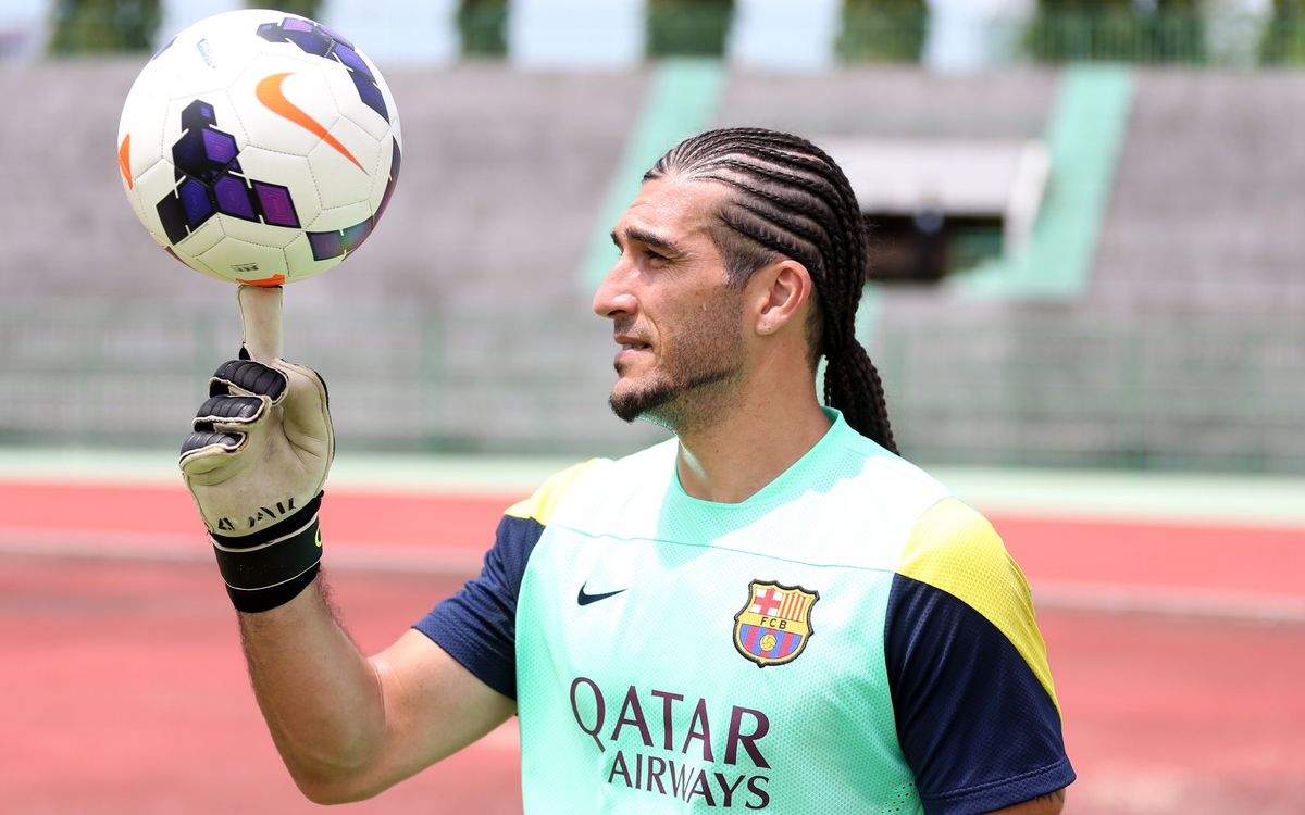 This is how the FC Barcelona goalkeepers make their saves