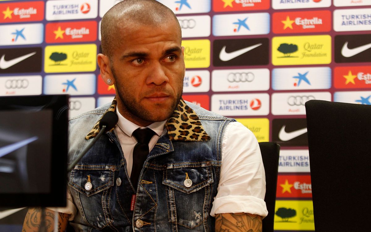 Alves: “Not having Messi is a challenge and an incentive”