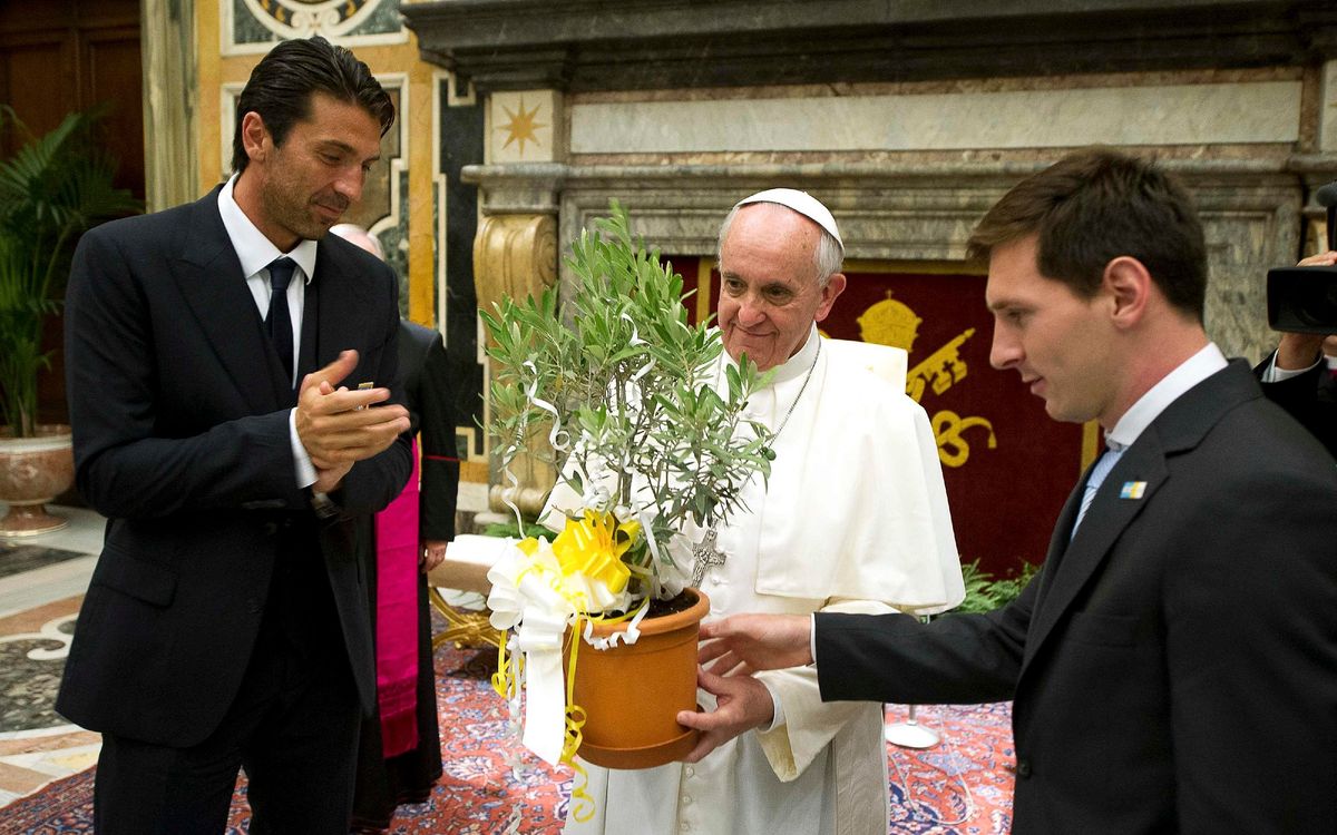 Messi returns to Barcelona