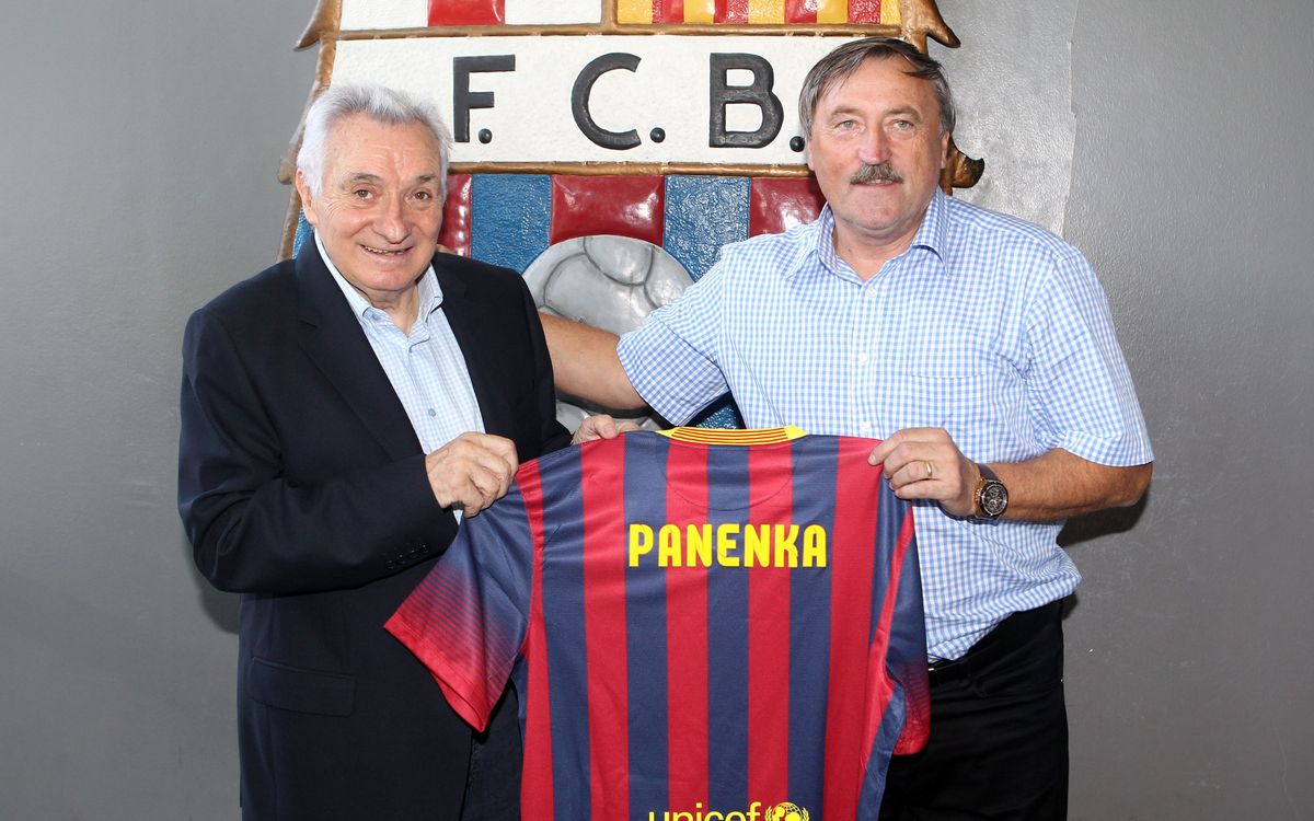 Antonín Panenka visita el Camp Nou