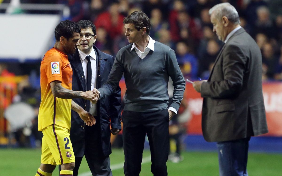 Dani Alves to miss 15 to 20 days due to injury