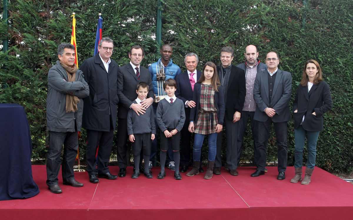 Éric Abidal receives the Aldo Rovira award