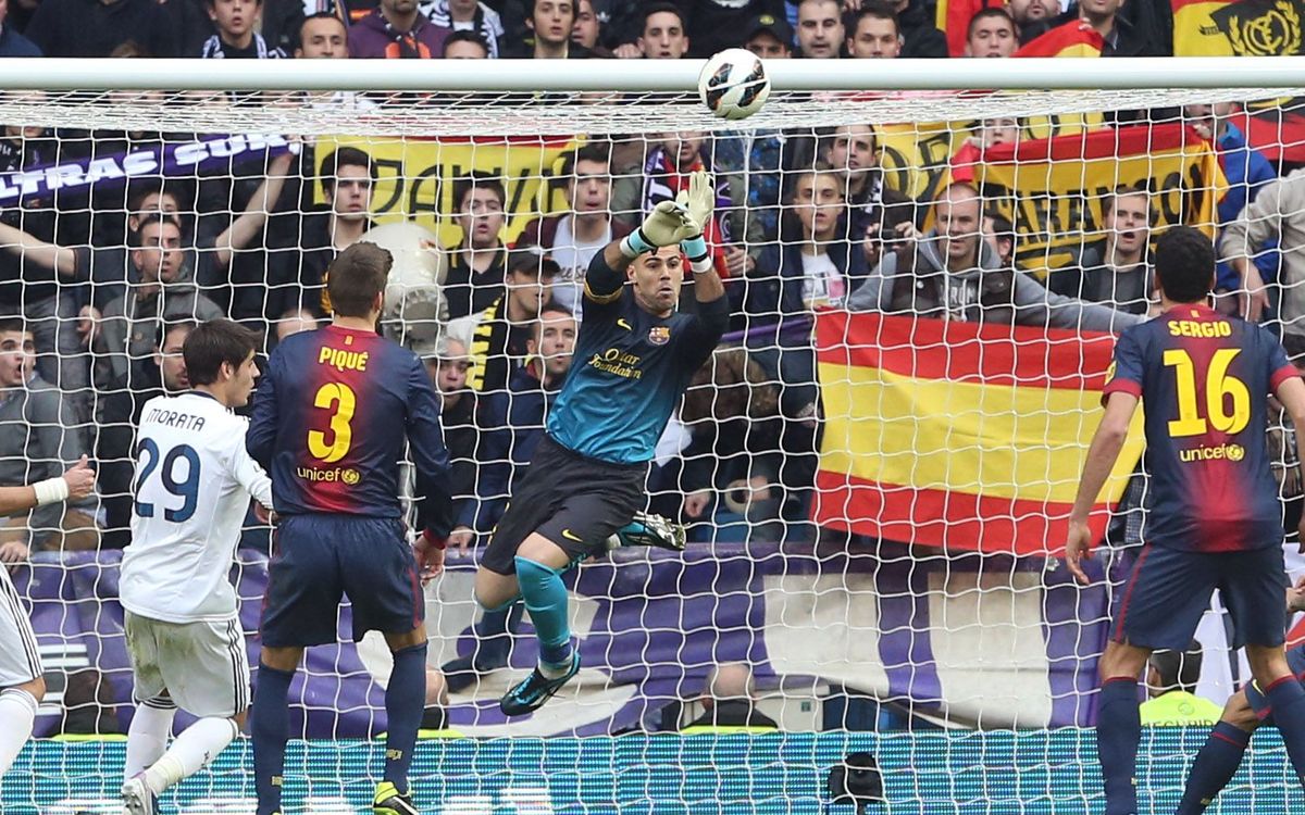 Four match ban for Víctor Valdés