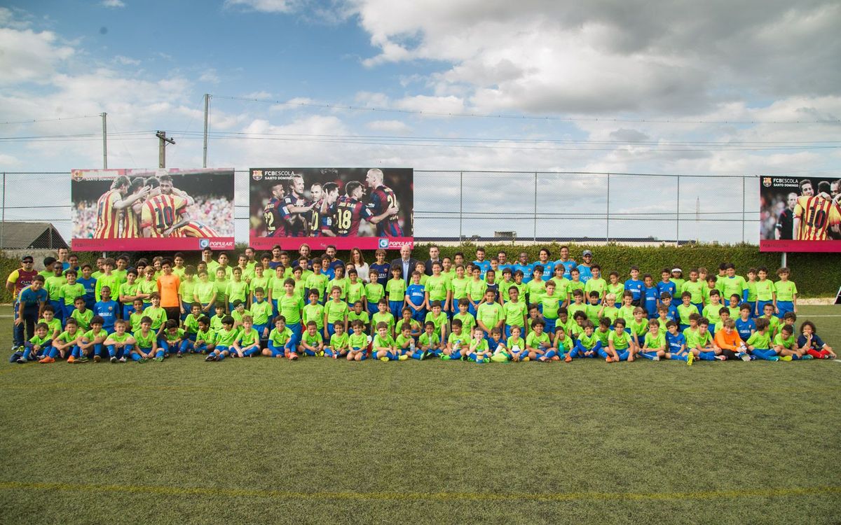 Òscar Grau visits FCBEscolas in the Dominican Republic and Florida
