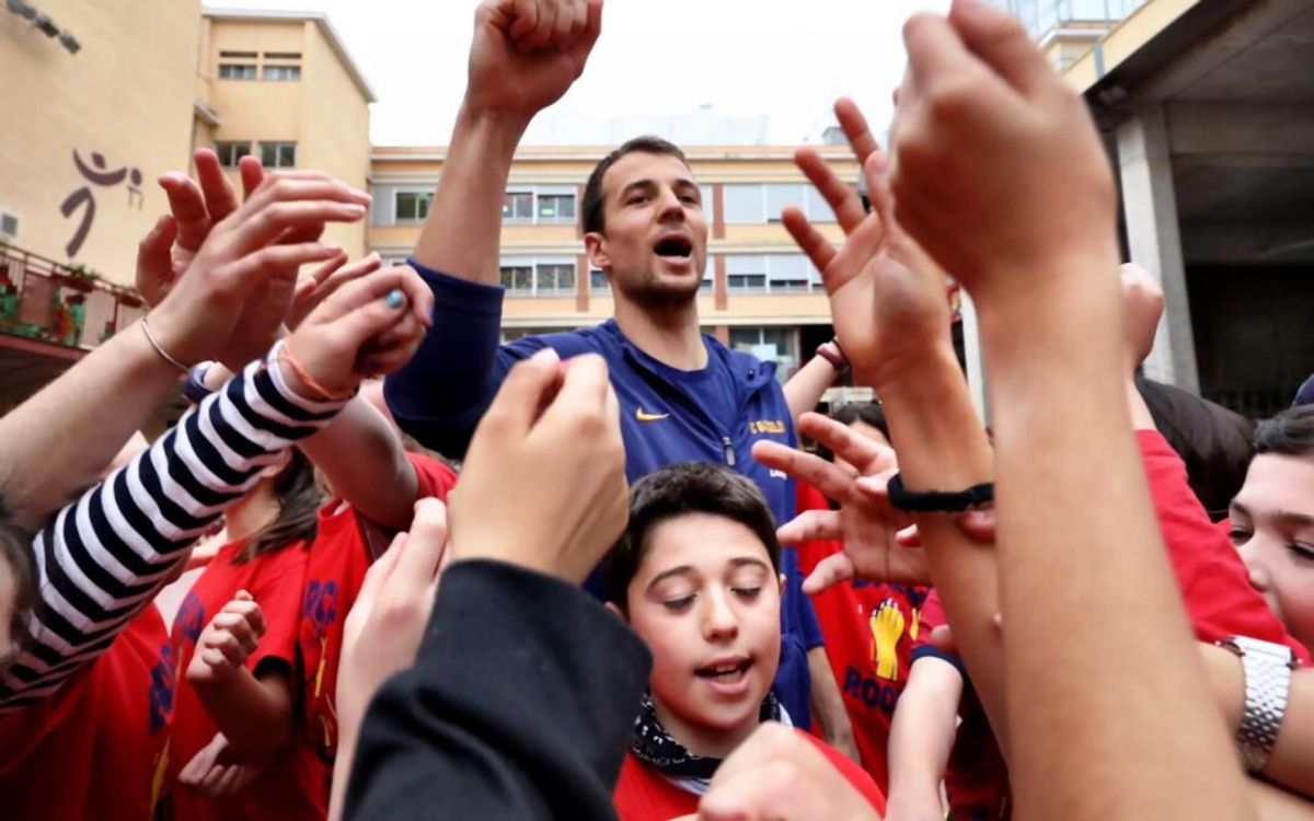 Hanga, Pangos y Kuric, de visita en el Pare Manyanet Les Corts