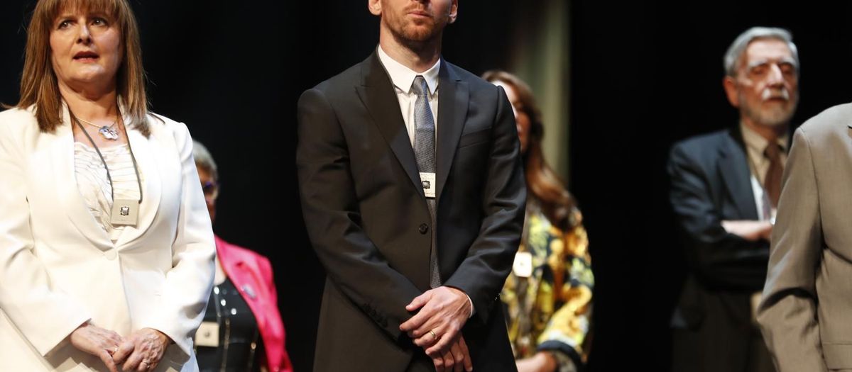 Lionel Messi reçoit la Croix de Sant Jordi