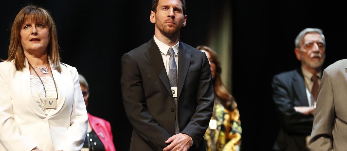 Lionel Messi receives the 'Creu de Sant Jordi'