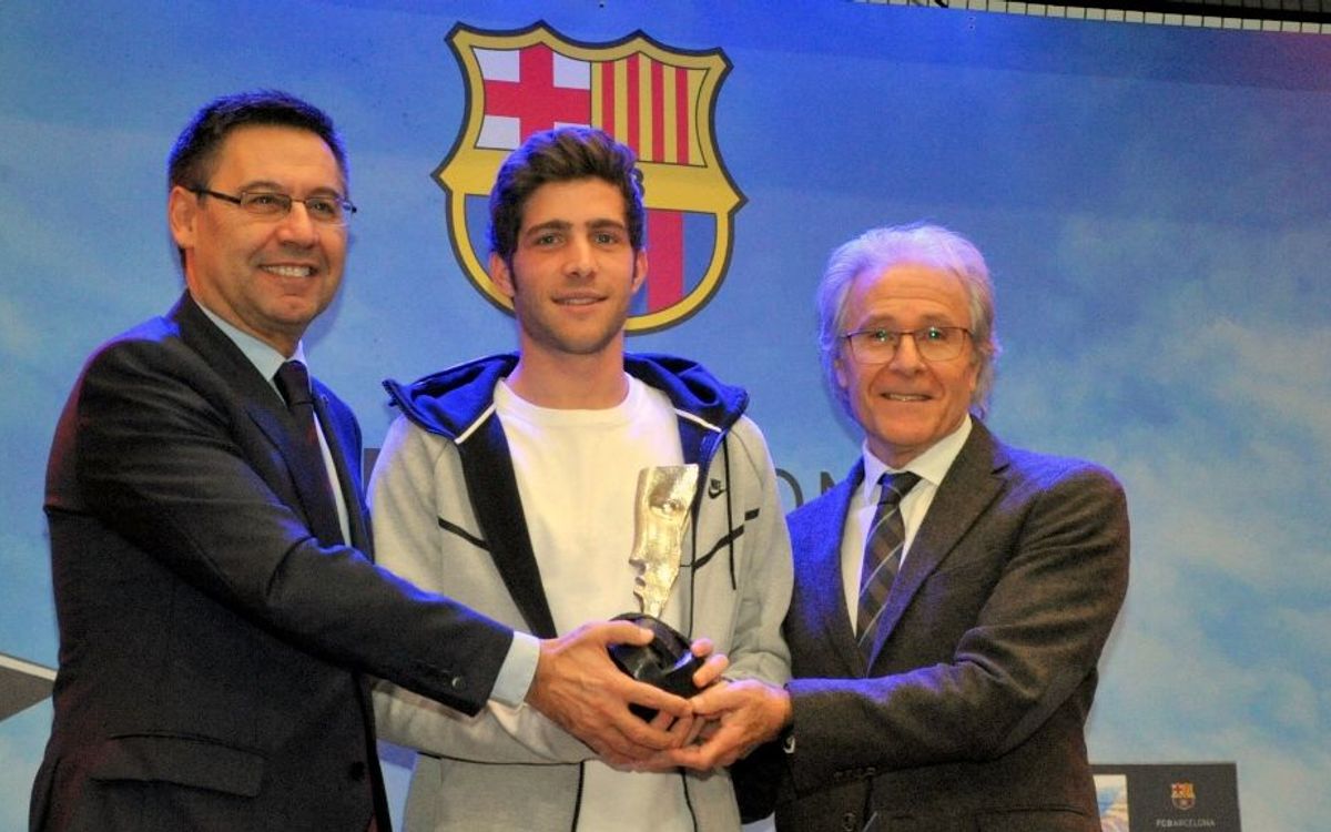 Sergi Roberto rep el Premi Barça Jugadors