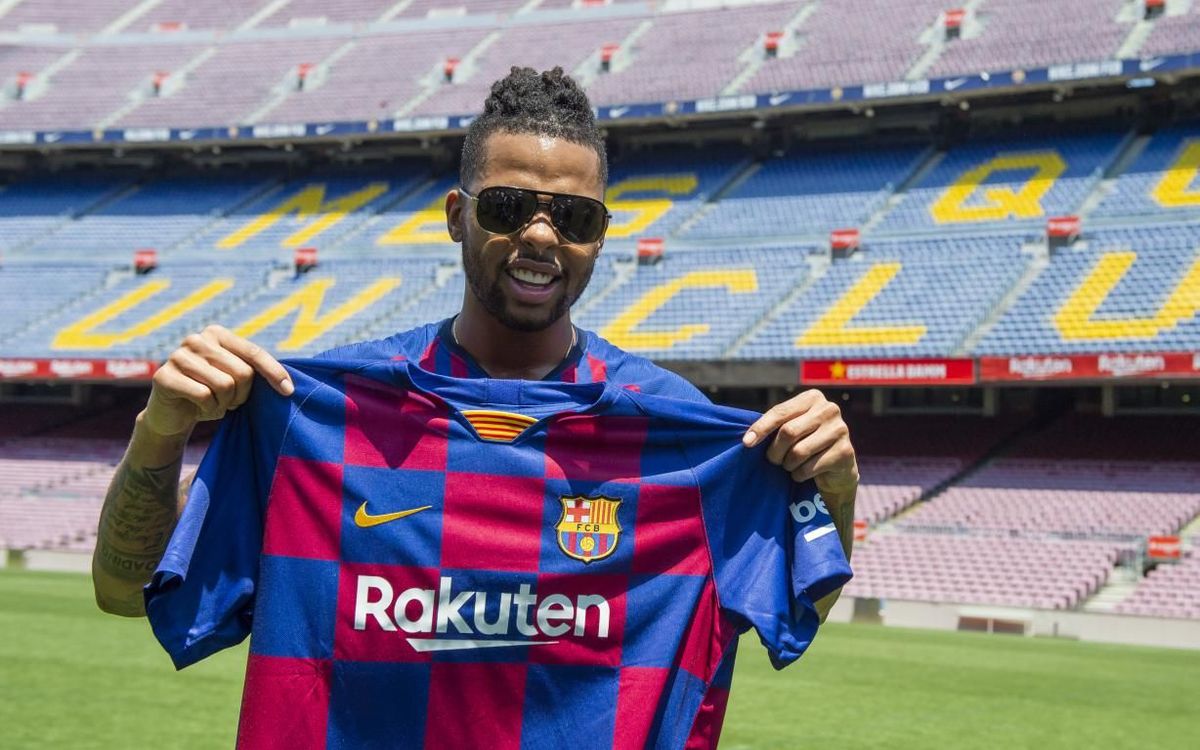 D’Angelo Russell visita el Camp Nou
