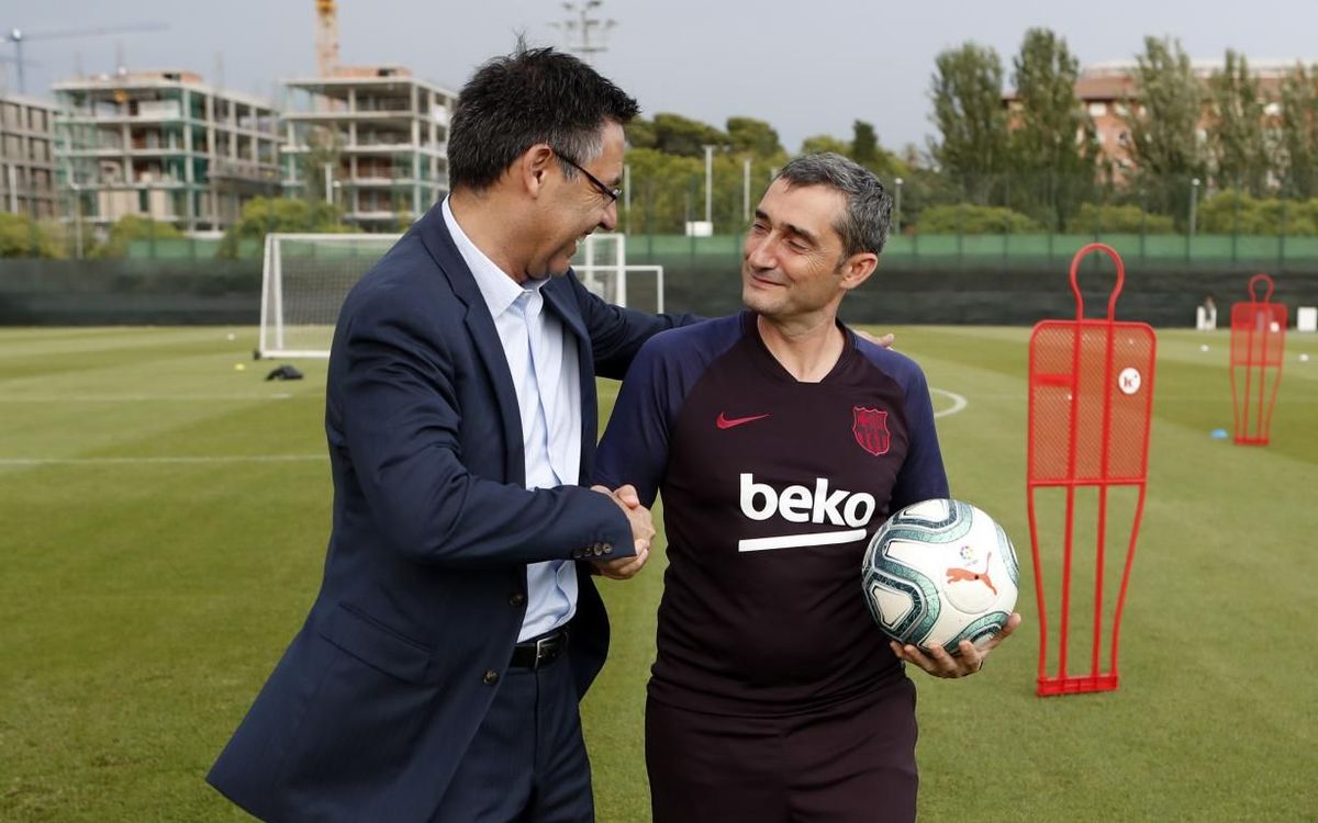Bartomeu visits first team workout