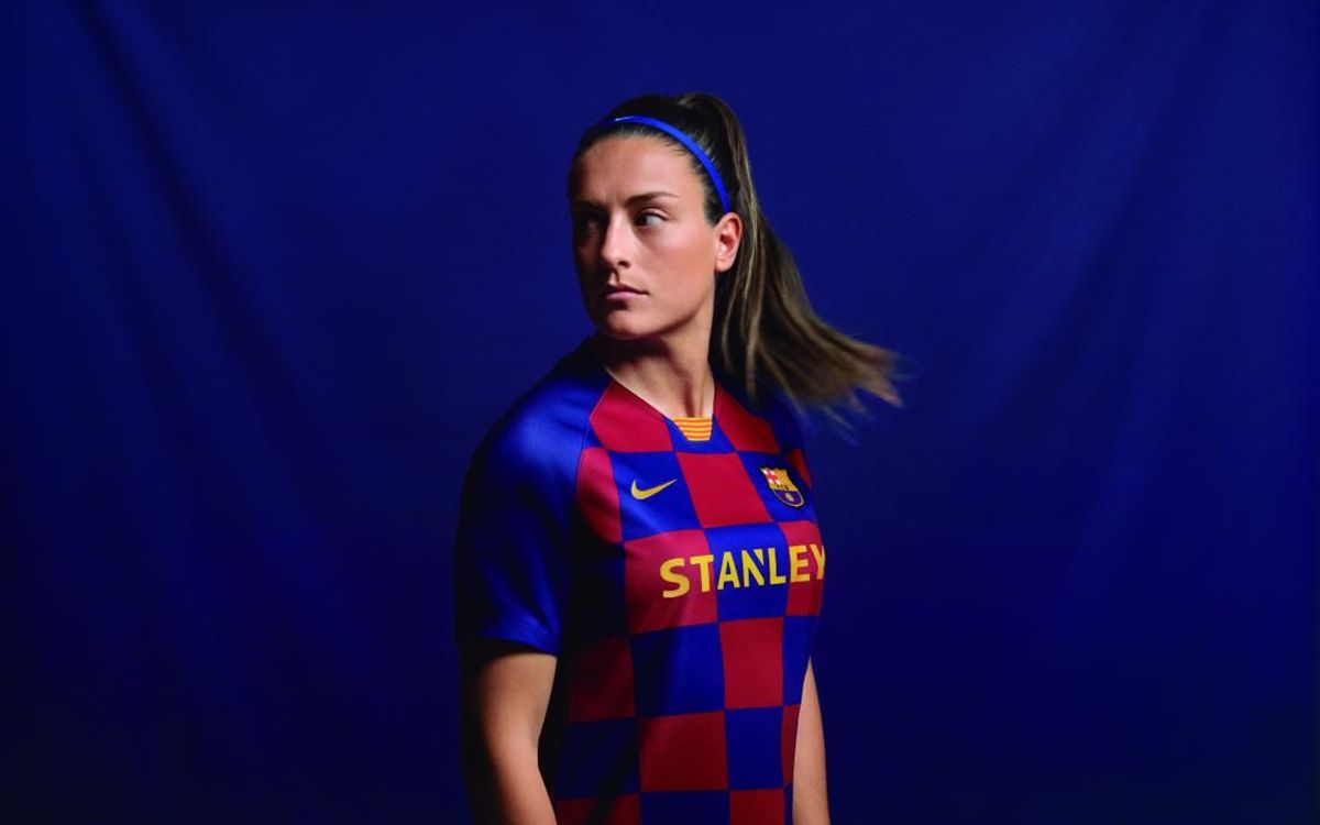 Dijous es posen a la venda les samarretes del Barça Femení
