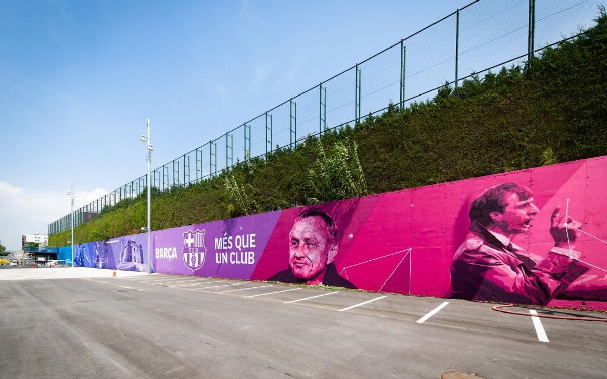 La Ciudad Deportiva estrena un nuevo mural que rinde homenaje a la Masia y al legado de Johan Cruyff