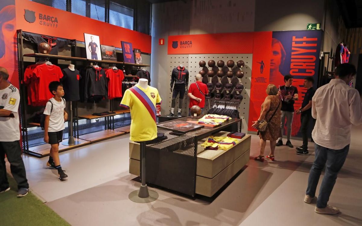 مجموعة ملابس يوهان كرويف في متجر برشلونة Mini_2019-08-01-ESPACIO-CRUYFF-21