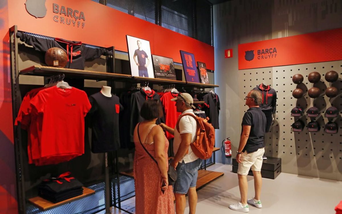 مجموعة ملابس يوهان كرويف في متجر برشلونة Mini_2019-08-01-ESPACIO-CRUYFF-09