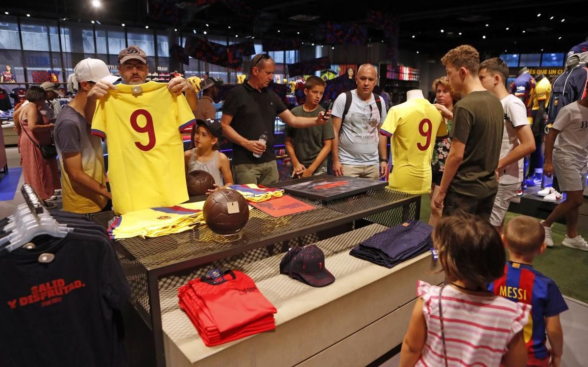 مجموعة ملابس يوهان كرويف في متجر برشلونة Mini_2019-08-01-ESPACIO-CRUYFF-14