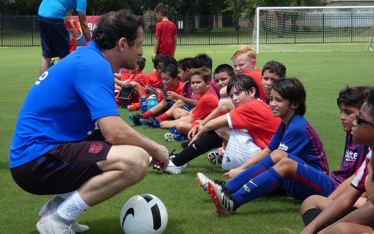Juliano Belletti durante su participació en el Clinic de la Barça Academy Orlando