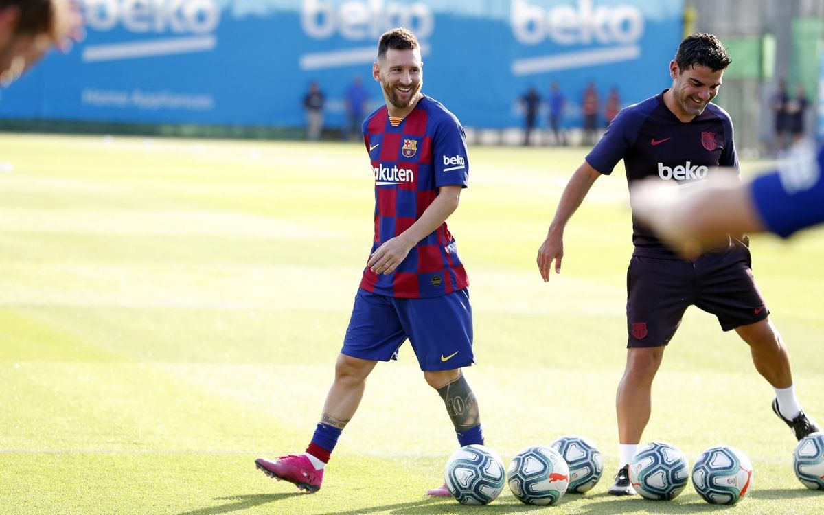 Messi entrena con el equipo