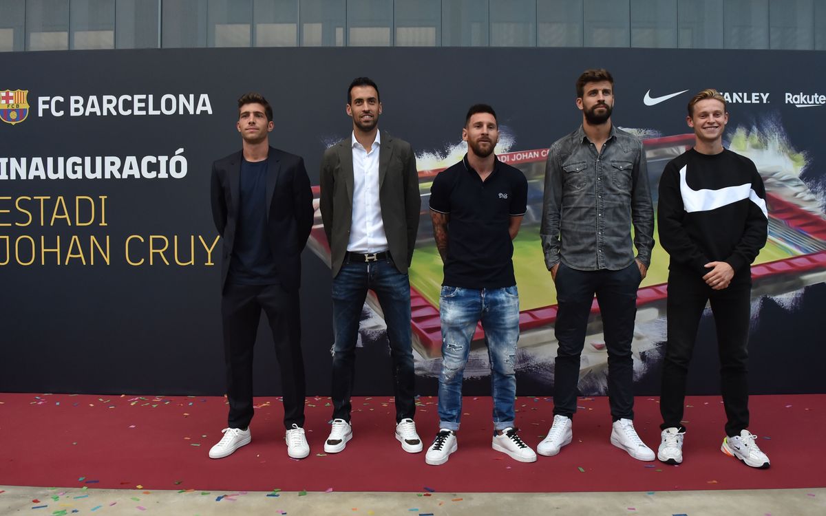 Els cinc jugadors del primer equip presents a l'inauguració de l'Estadi Johan Cruyff