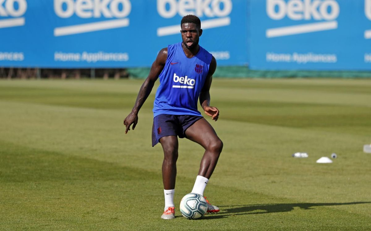 Umtiti with right foot injury