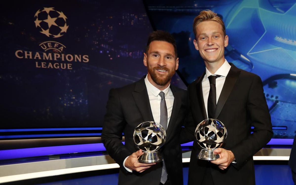 Messi and De Jong with the UEFA awards.