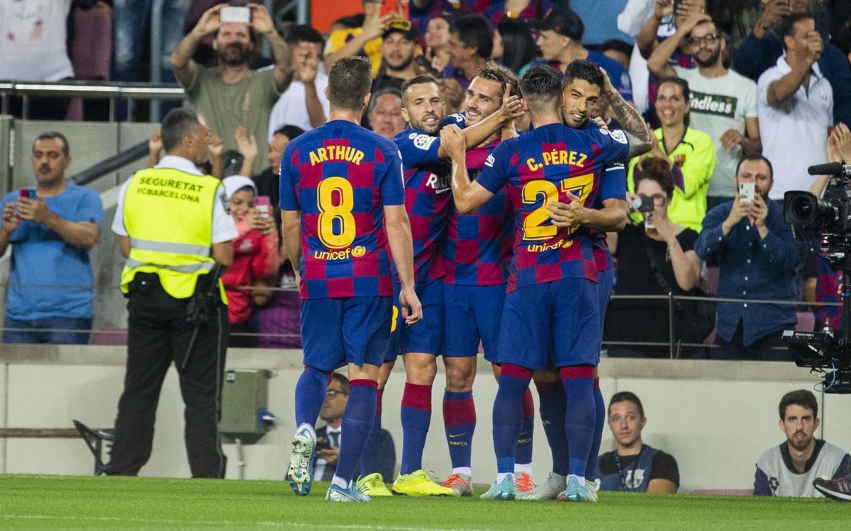 صور مباراة : برشلونة - فالنسيا 5-2 ( 14-09-2019 )  Mini_2019-09-14_FCBvsVALENCIA_30