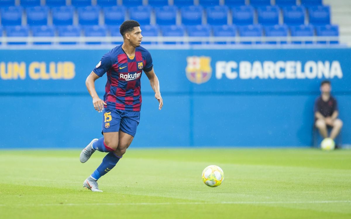 Ronald Araujo with a sprained ankle