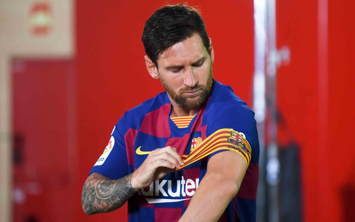 Leo Messi wearing the captain's armband - PACO LARGO-FCB