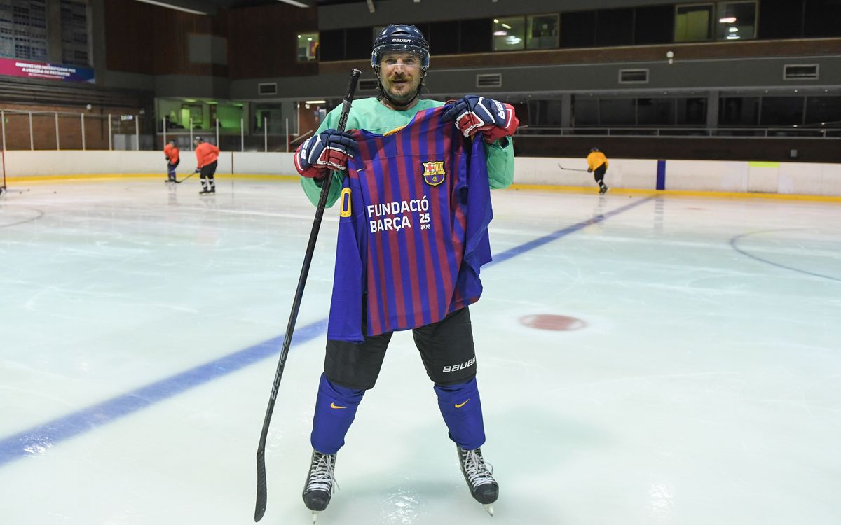 Actor Luka Peroš joins up with Barça Ice Hockey team