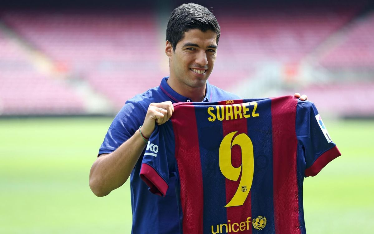 Luis Suárez va ser presentat el 19 d'agost del 2014 a la gespa del Camp Nou