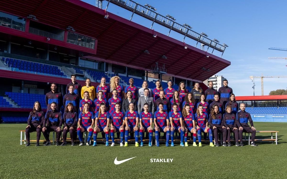 Foto oficial del equipo femenino para la temporada 2019/10.