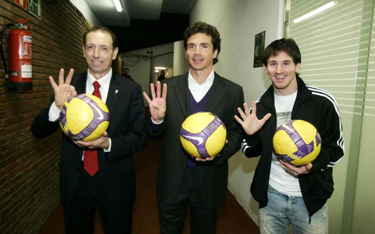 バルサ史上、5.000ゴール目を決めたメッシ、3.000ゴール目を決めたキニ、 4.000ゴール目を決めたアモールと共に