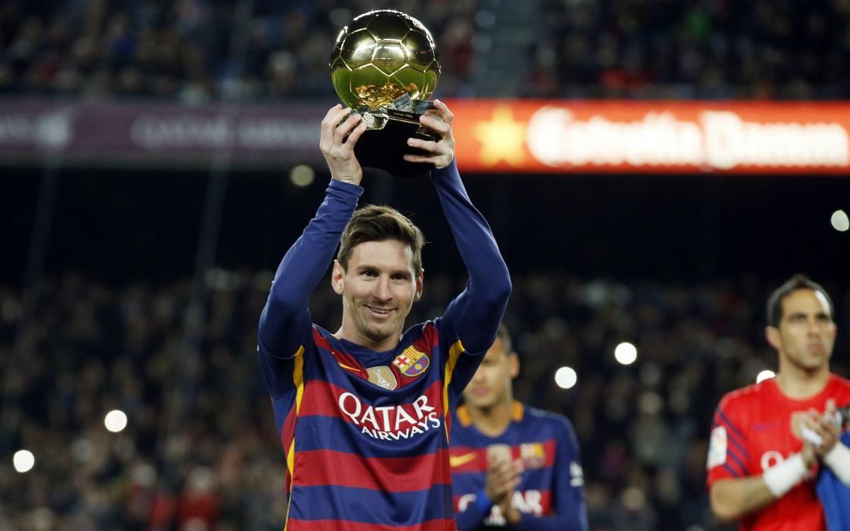 Leo Messi va oferir al Camp Nou la seva 5a Pilota d'Or el 18 de gener del 2016.