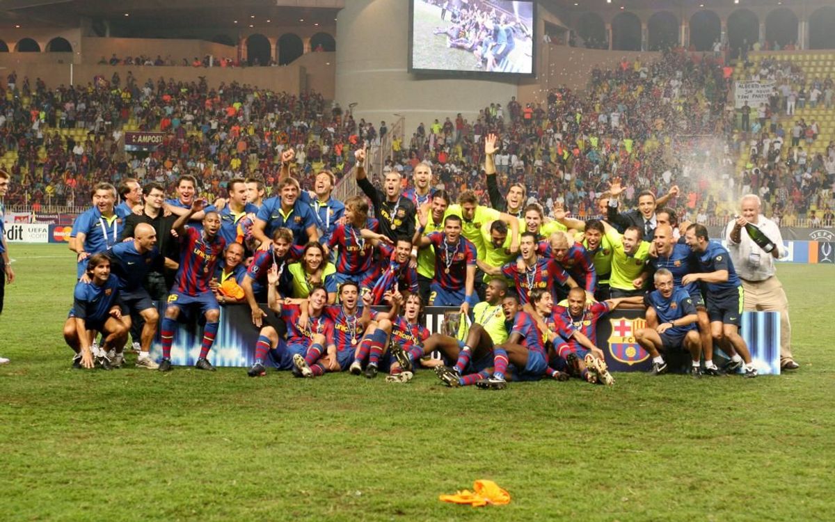 La plantilla del Barça celebrando la tercera Supercopa de Europa de la historia del Club