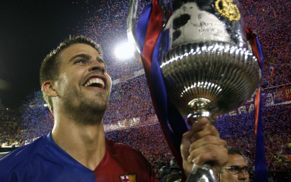 Piqué avec la Coupe du Roi 2009