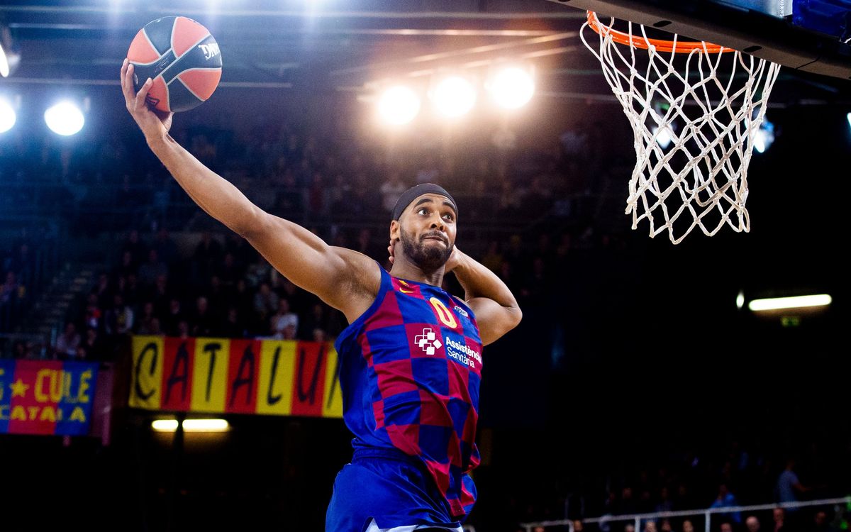 Brandon Davies en un mate contra el Fenerbahce Estambul el Palau Blaugrana - VÍCTOR SALAGO-FCB