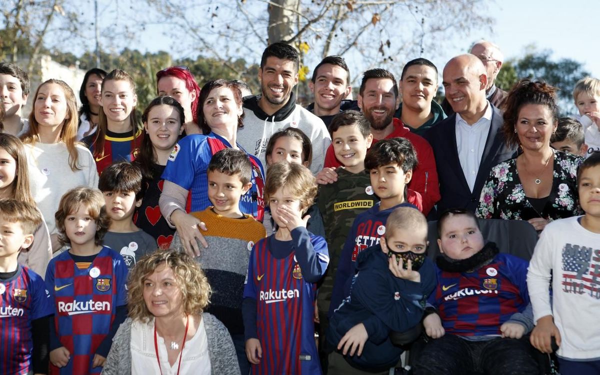 Barça players bring festive cheer to local hospitals