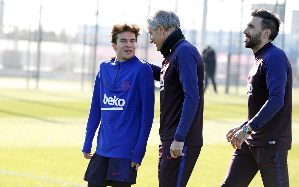 Quique Setién and Riqui Puig, during the Cantabrian's first training session