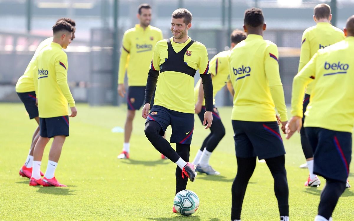 Sergi Roberto hace parte de la sesión con el grupo