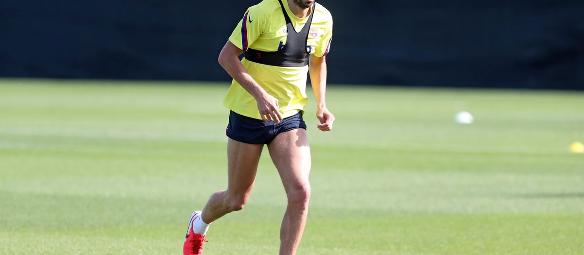 Gerard Piqué: 'It would be ugly not to finish the league, despite being leaders'
